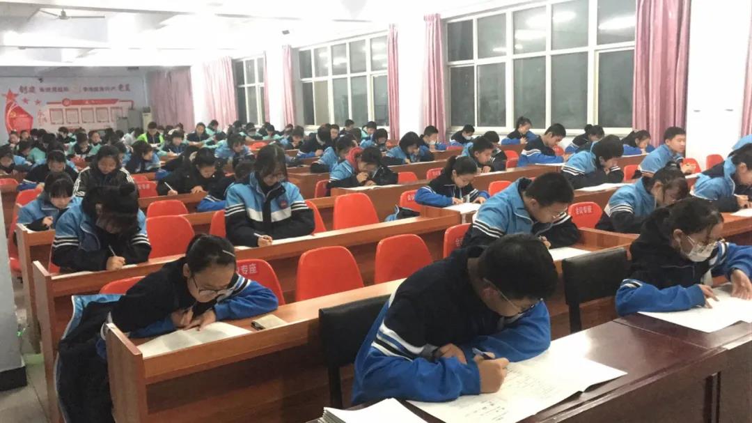 「展现自我风采 」涿鹿县初级中学举行英语知识竞赛活动