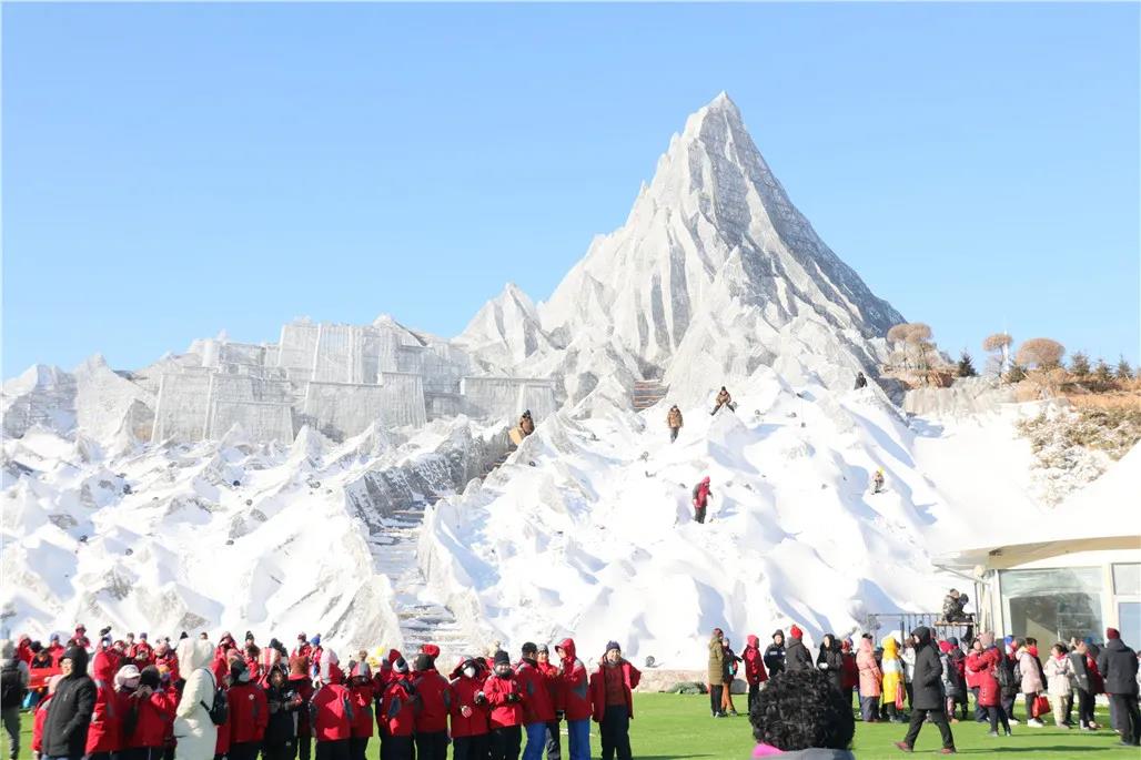 「林语山谷滑雪场 」万全区第二小学参加“万人冰雪培训”活动
